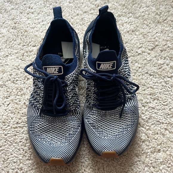 Nike Air sneakers women’s 7 - Picture 1 of 5